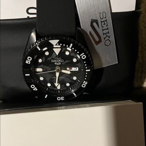 Seiko SRPJ39 Elegant Timepiece